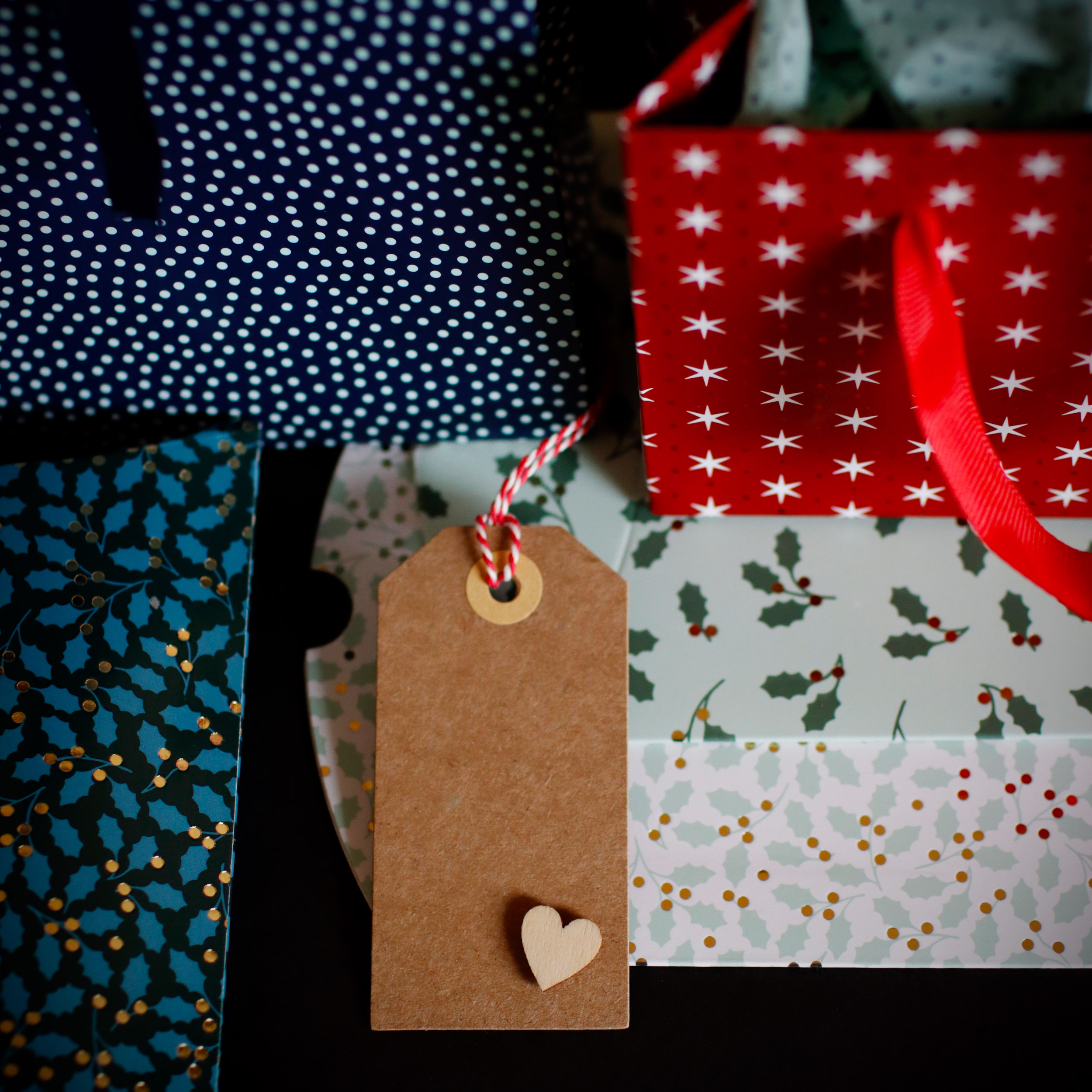 Foto van verpakkingen in kerststijl voor de cadeaubon van ellenklikt